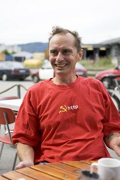 Posering med http-skorte © Eivind Stuevold
