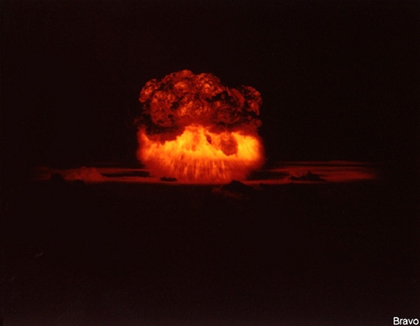 Hydrogenbomba Castle Bravo :: 1954, Bikini&oslash;yane :: Lenkje til ein kronologisk presentasjon av atomeksplosjonar